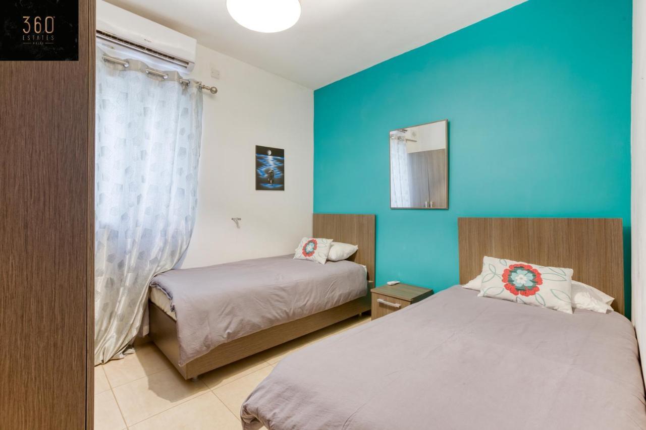 Charming Home Meters From The Seafront With Terrace By 360 Estates St. Paul's Bay Dış mekan fotoğraf